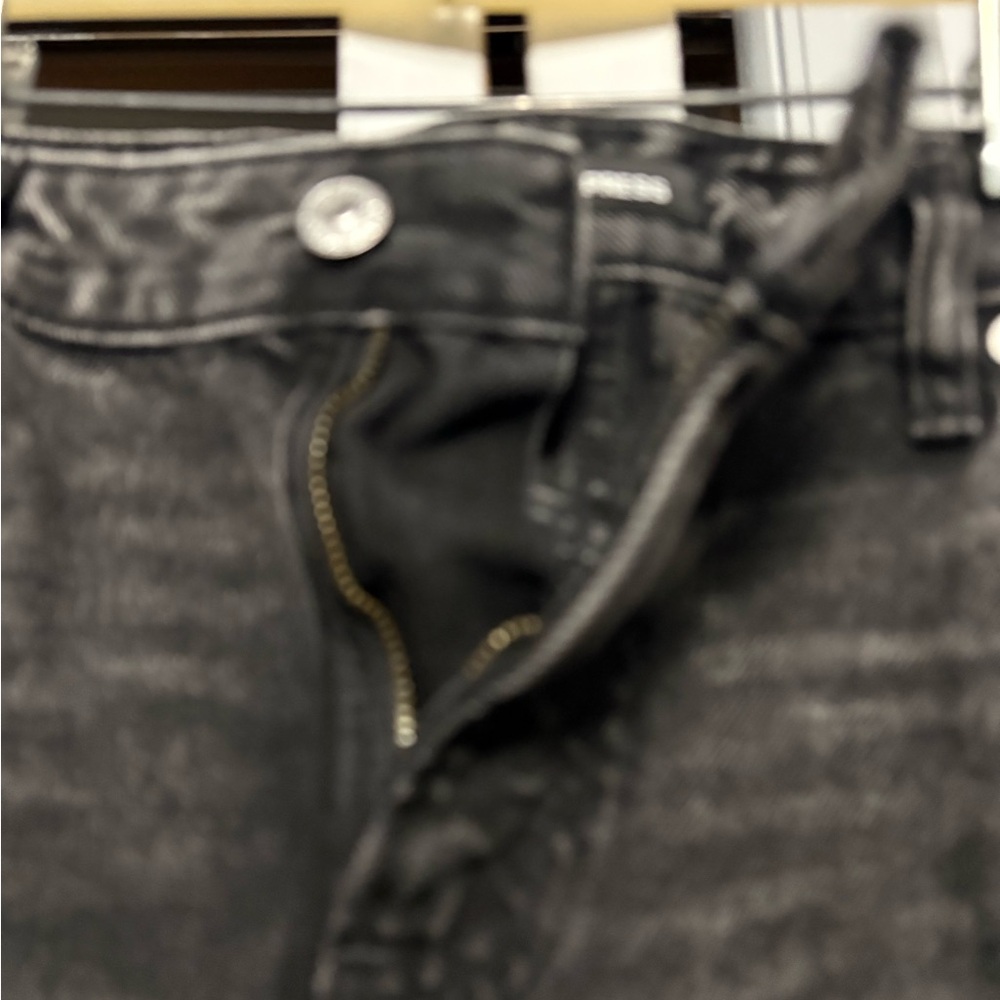 Distressed Black Women's cropped Jeans - Picture 3 of 5